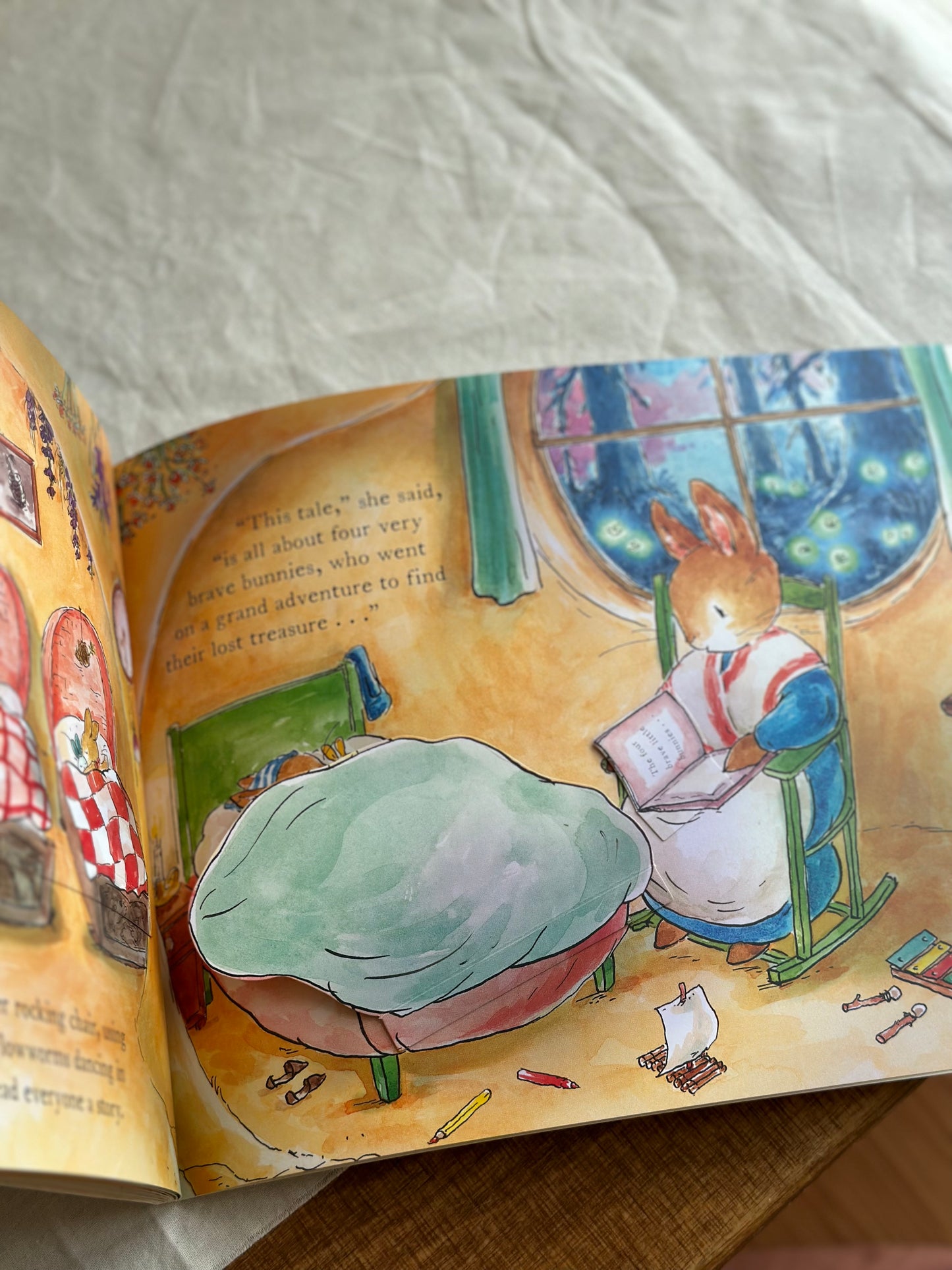 Peter Rabbit: The Bedtime Bunny Hunt (WITH LOTS OF FLAPS TO LOOK UNDER)  [Book]