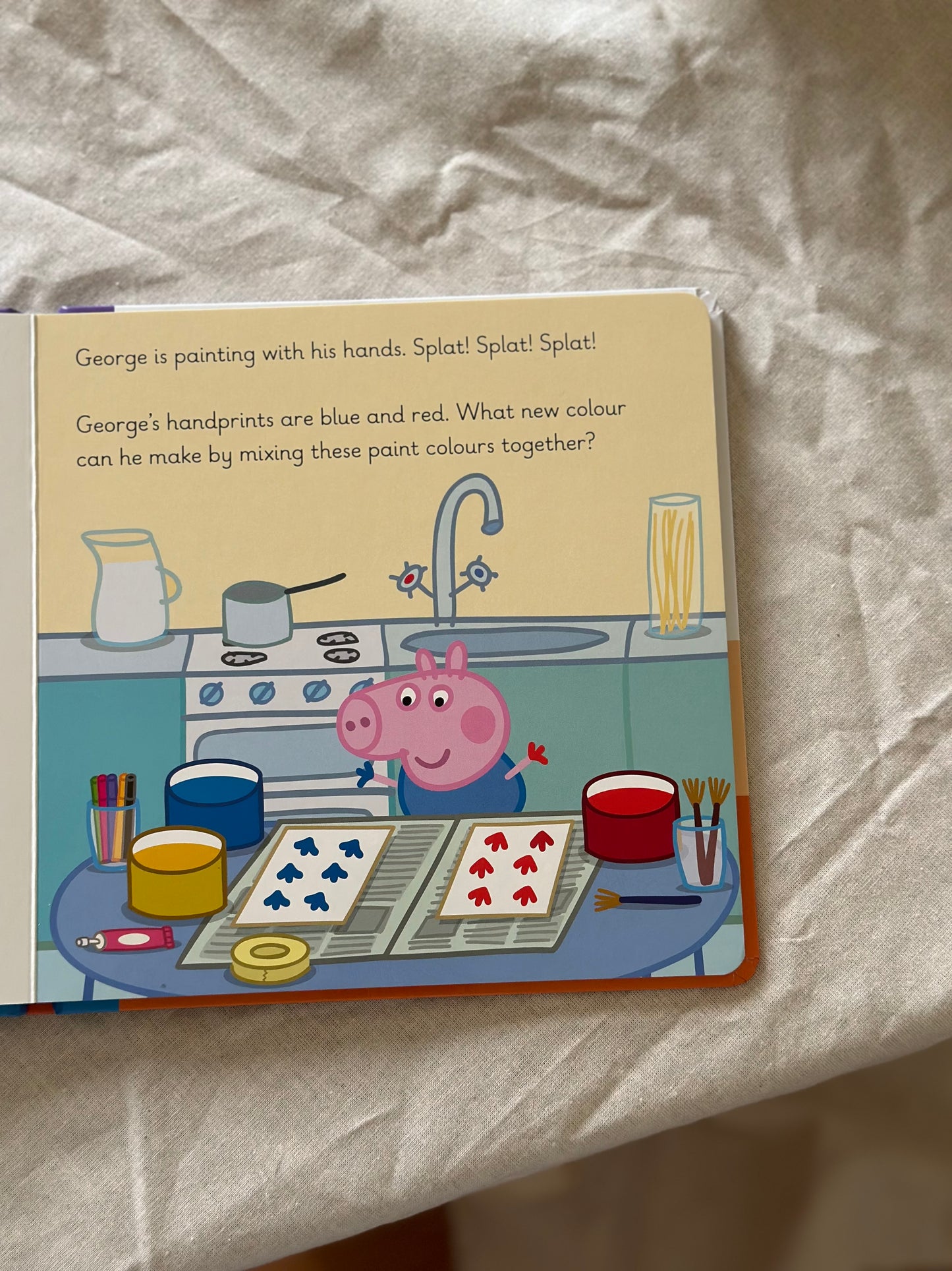 Learn with Peppa: Peppa Mixes Colours [Book]