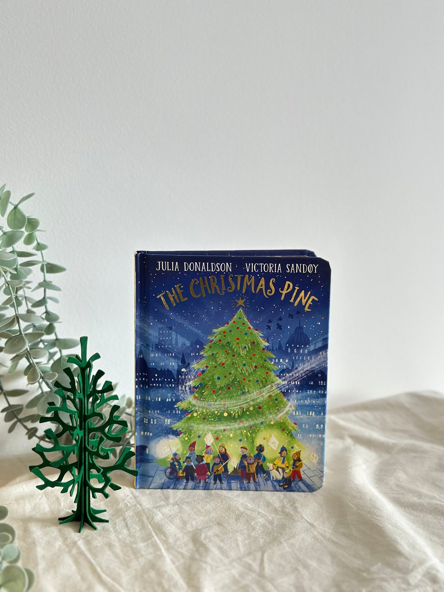 The Christmas Pine [Book]