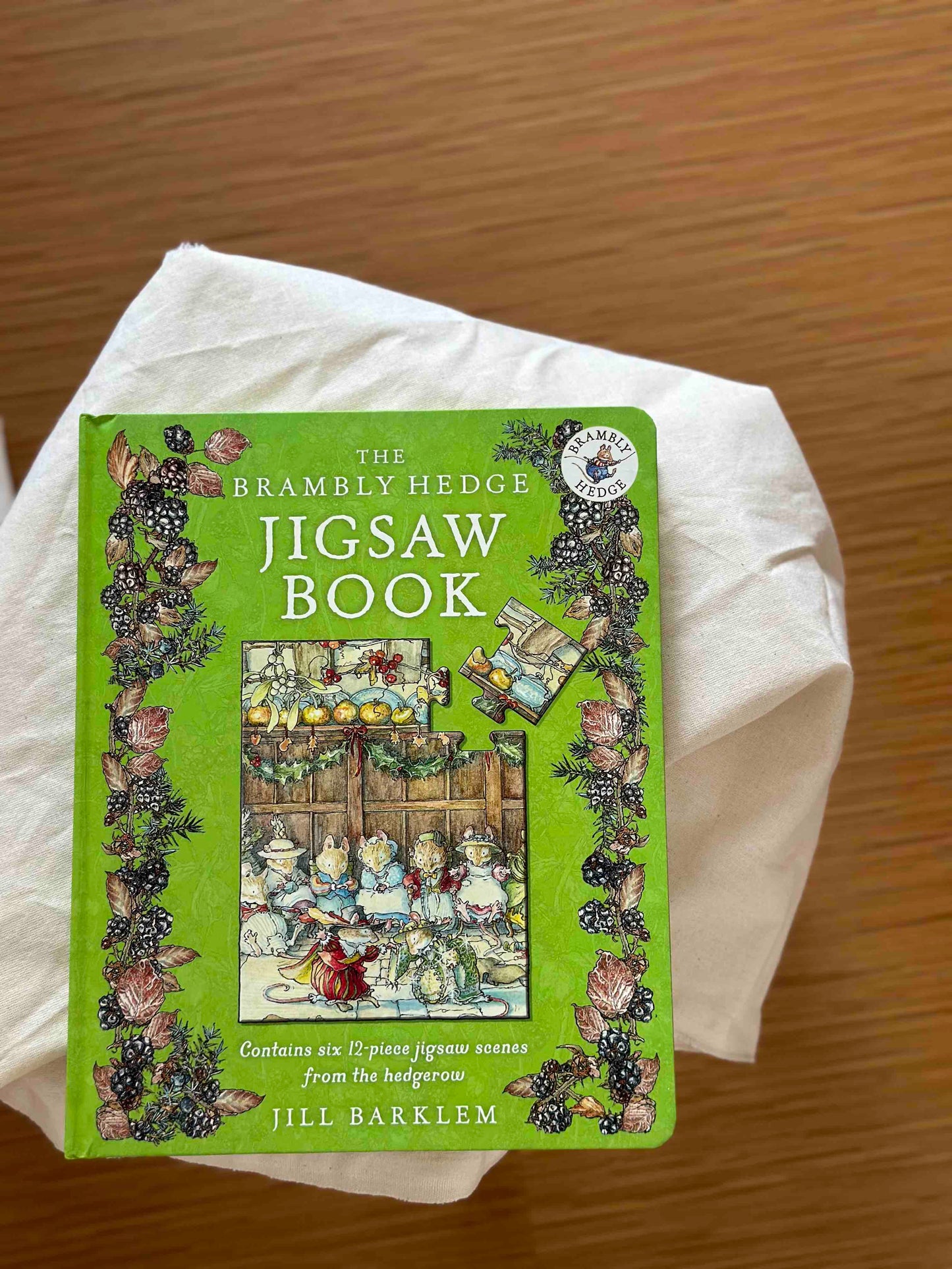The Brambly Hedge Jigsaw Book [Book]