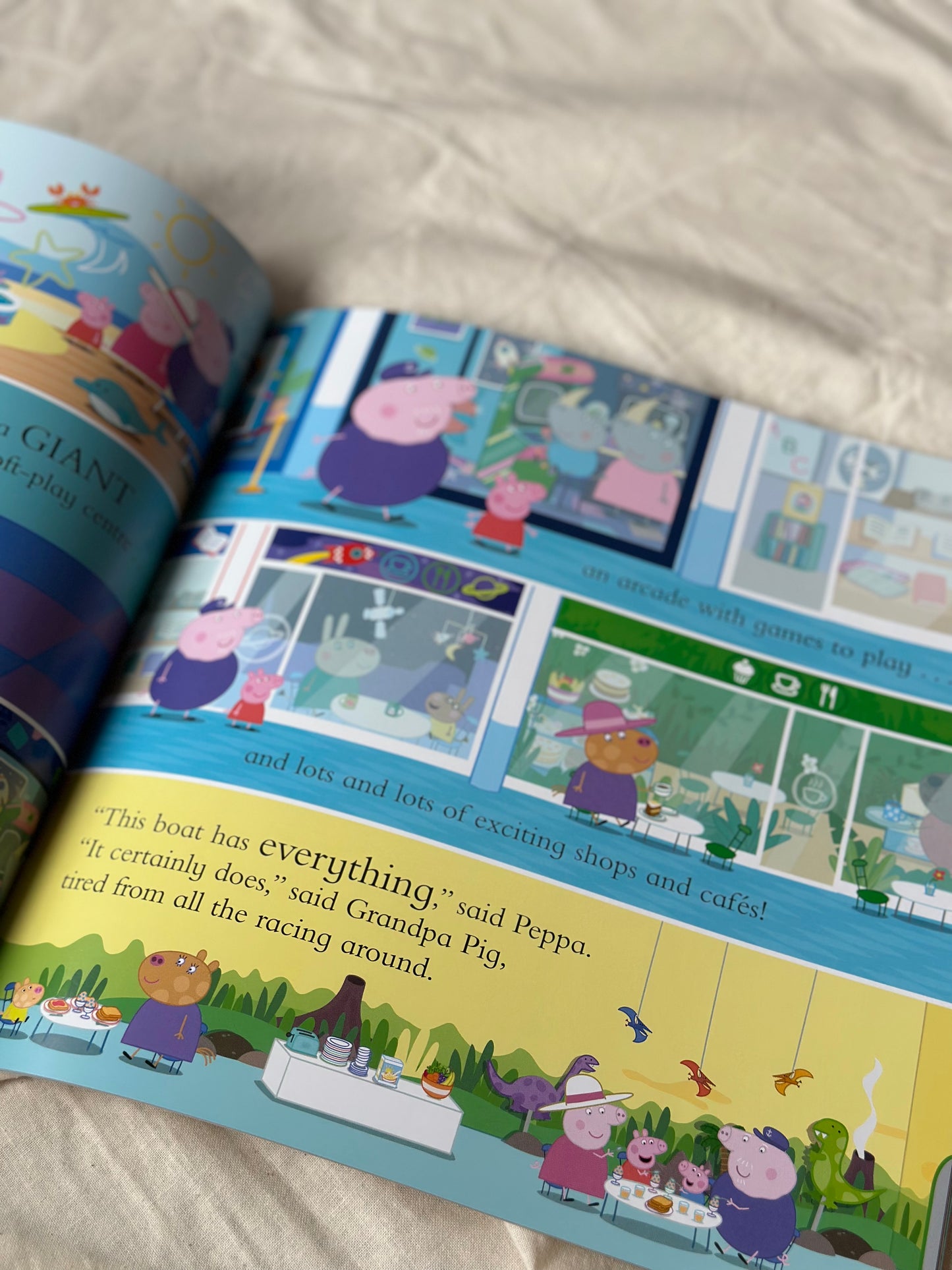 Peppa Pig: Peppa's Holiday Cruise [Book]