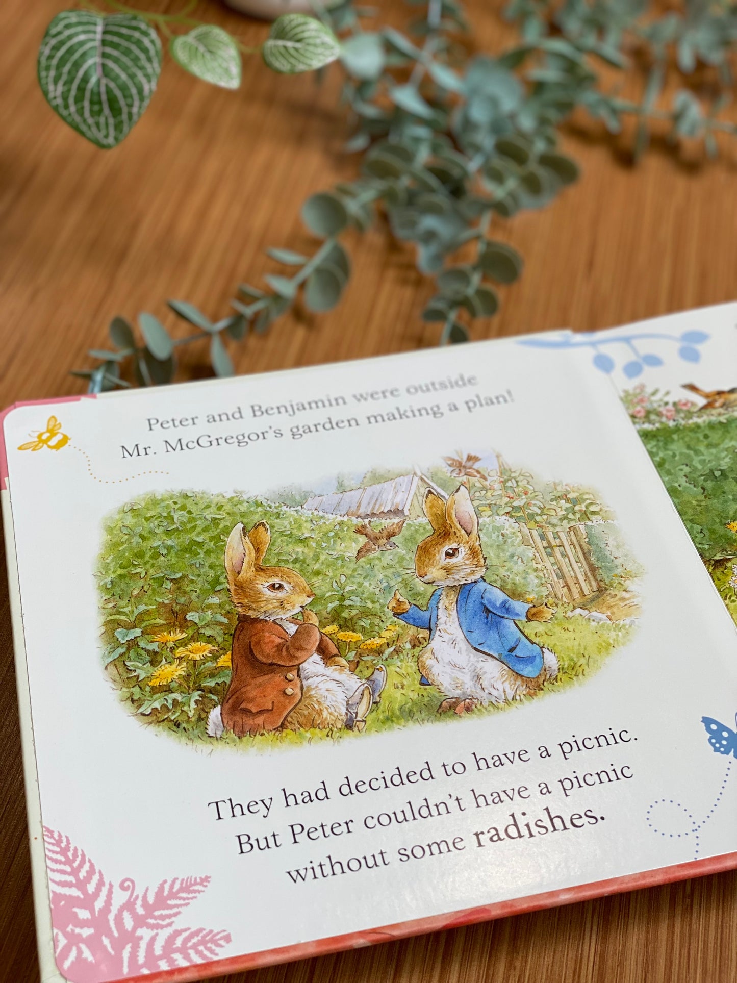 Peter Rabbit: Peter's Picnic A Pull-Tab and Play Book
