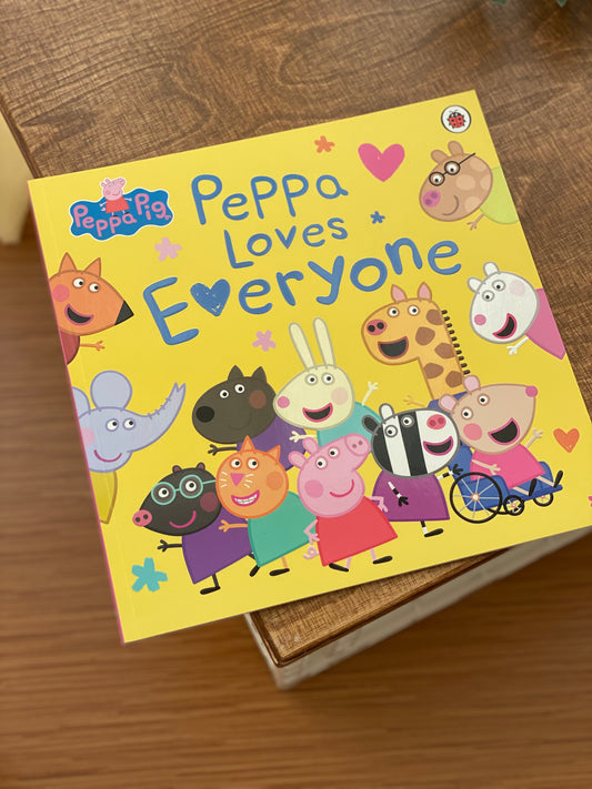 Peppa Loves Everyone [Book]