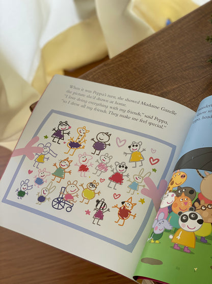 Peppa Loves Everyone [Book]